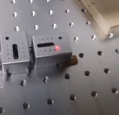 廠家直銷隆盾光纖激光打標(biāo)機 保質(zhì)保量，專為電子產(chǎn)品及零配件打造